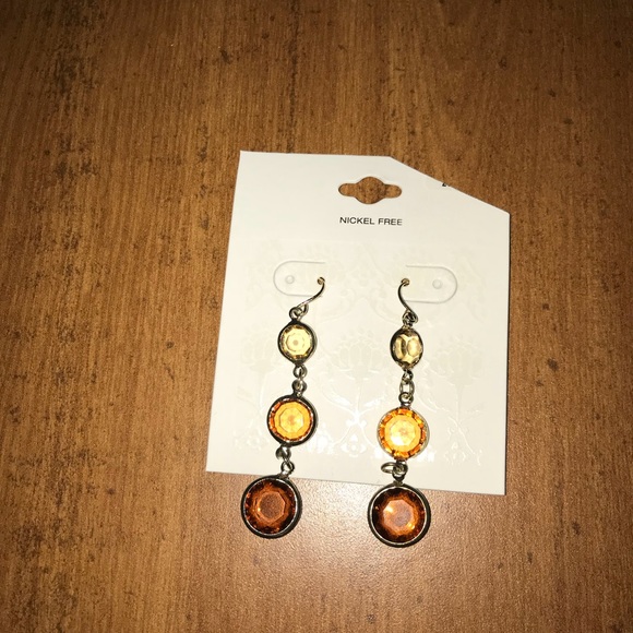Adorable earrings! - Picture 2 of 2
